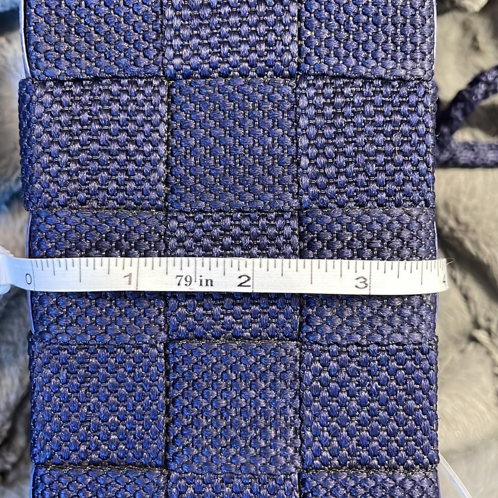 Beautiful blue purse with basket weave pattern and golden hardware - Picture 13 of 13